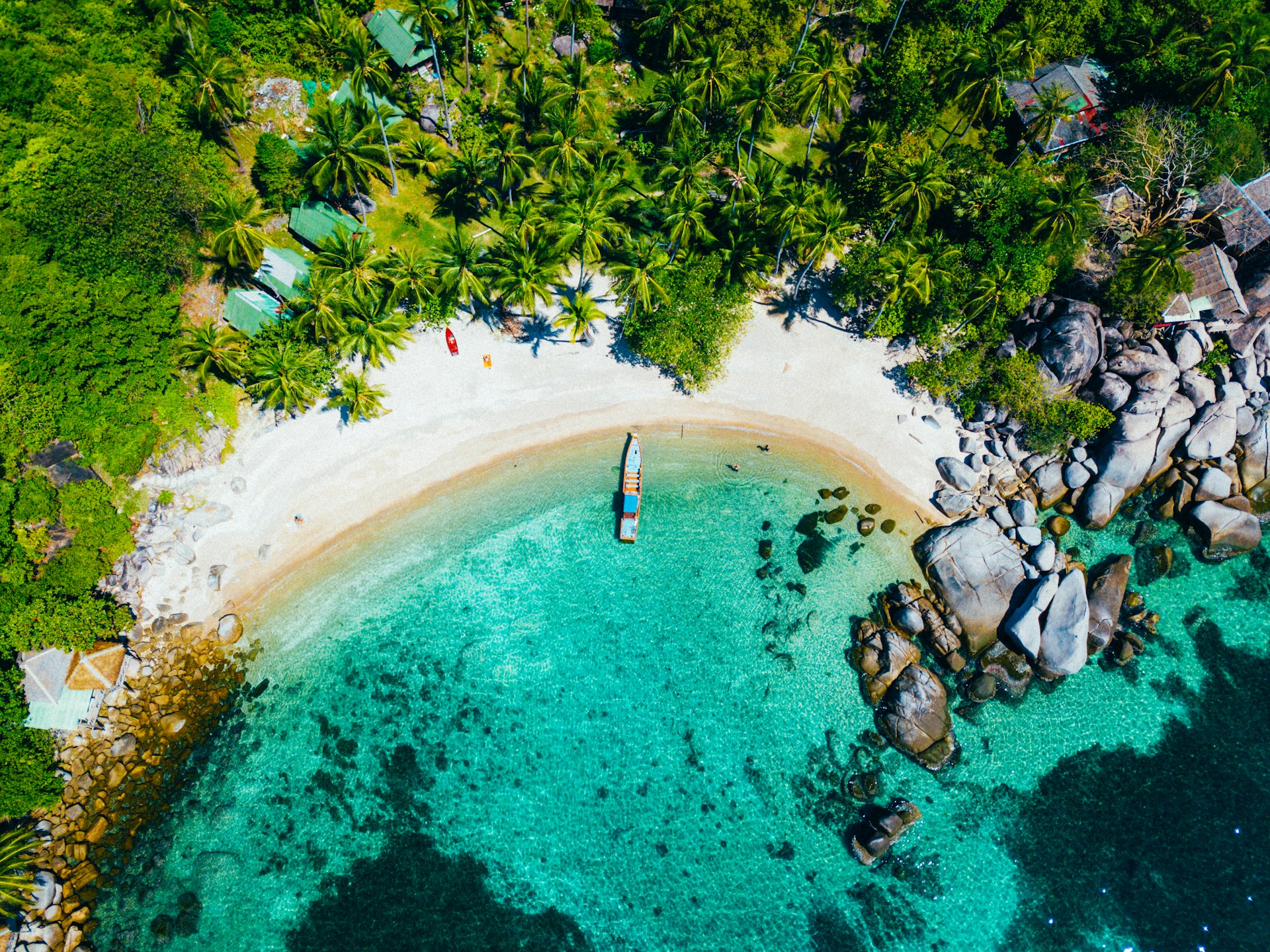 Koh Lanta beach and turquoise waters — KOHME